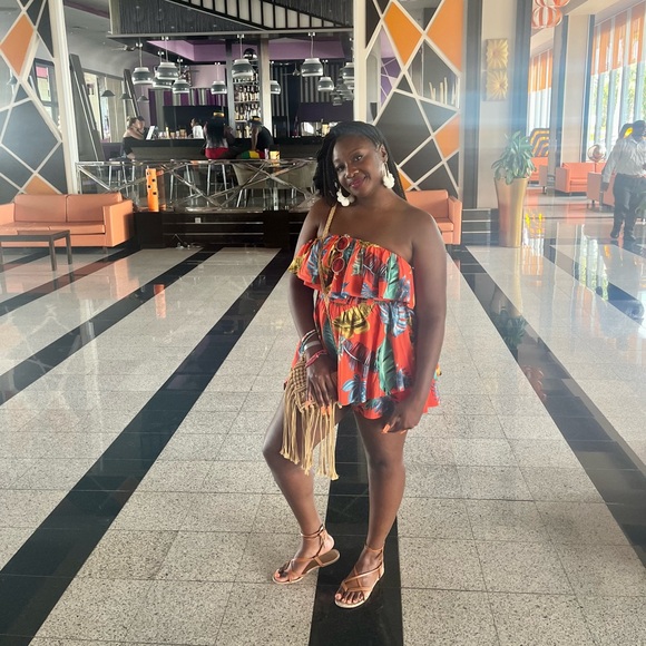 Tropical strapless flowy romper - Picture 3 of 4